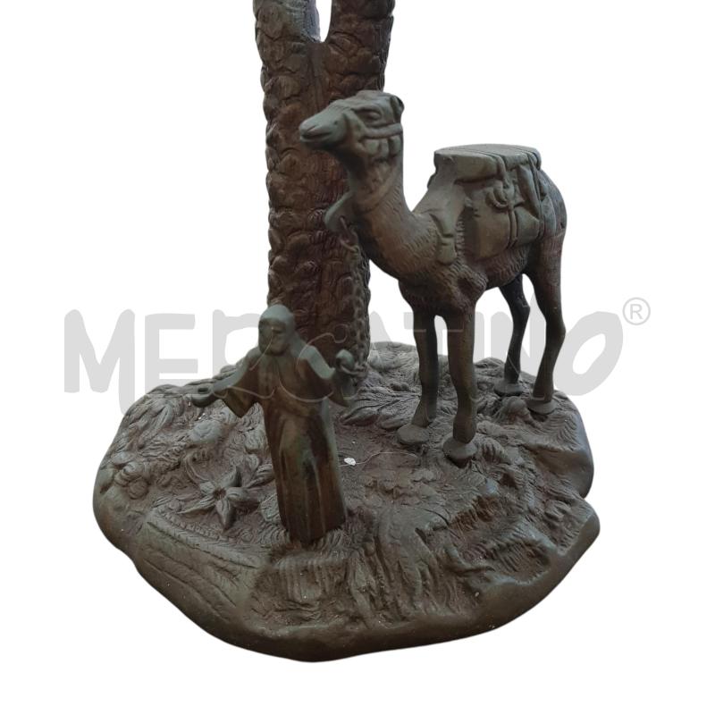 SCULTURA BRONZO OTTONE UOMO CON CAMMELLO PALMA 40 CM ALTEZZA | Mercatino dell'Usato Civitavecchia 1