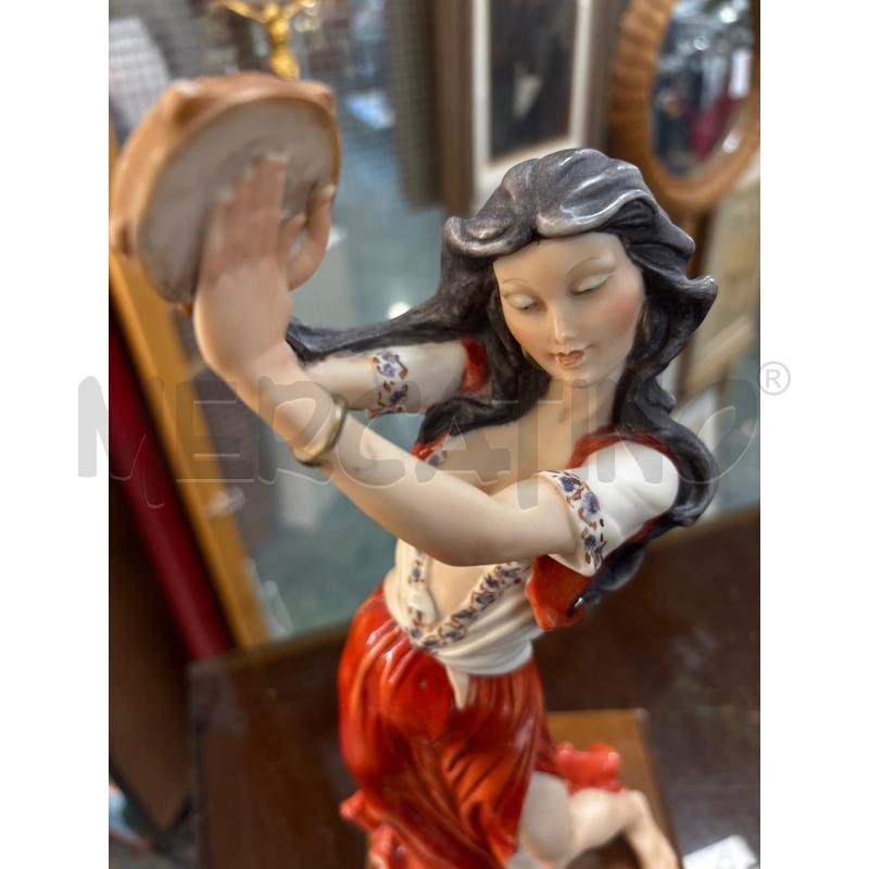 STATUINA GITANA G.ARMANI CAPO DI MONTE 36X14X14CM | Mercatino dell'Usato Civitavecchia 2