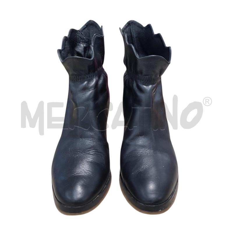 STIVALETTI D RED VALENTINO PELLE NERA ARRICCIO CAVIGLIA | Mercatino dell'Usato Civitavecchia 2