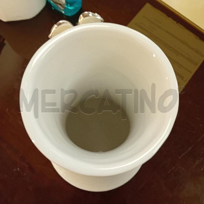 VASO STILARTE BIANCO CON FIORELLINI ARGENTATI H37 DIAM.23 CM | Mercatino dell'Usato Civitavecchia 4