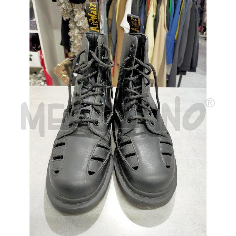 ANFIBI DONNA DR MARTENS NERI TRAFORATI | Mercatino dell'Usato Roma rebibbia 1