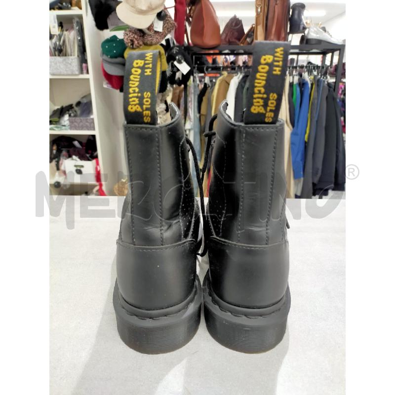 ANFIBI DONNA DR MARTENS NERI TRAFORATI | Mercatino dell'Usato Roma rebibbia 3
