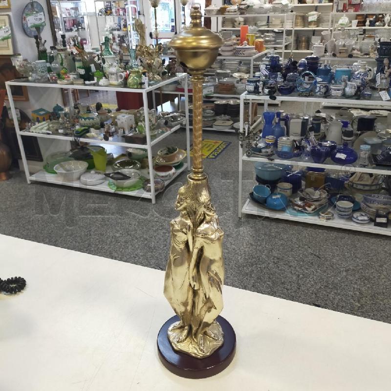 BASE PER LAMPADA DONNE CROMO | Mercatino dell'Usato Roma rebibbia 1