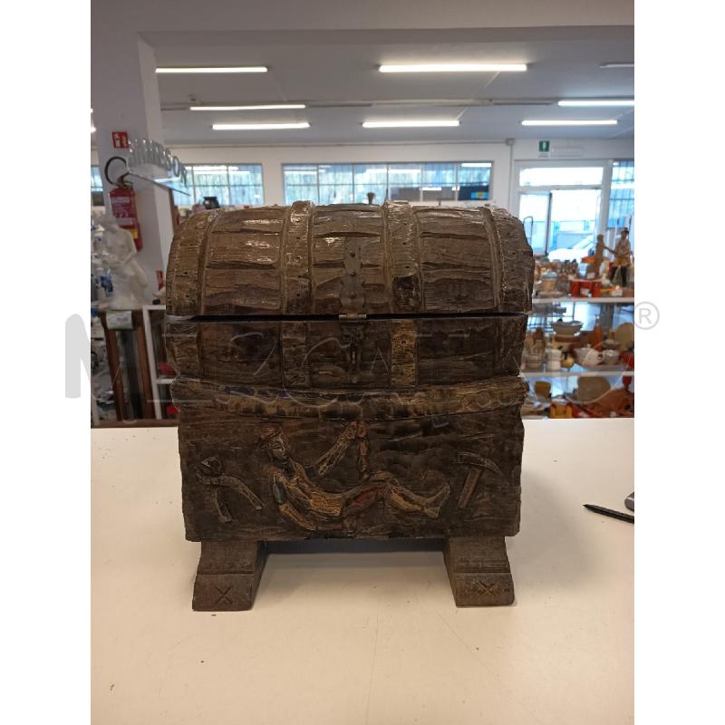 BAULETTO LEGNO BOTTE RILIEVI | Mercatino dell'Usato Roma rebibbia 1