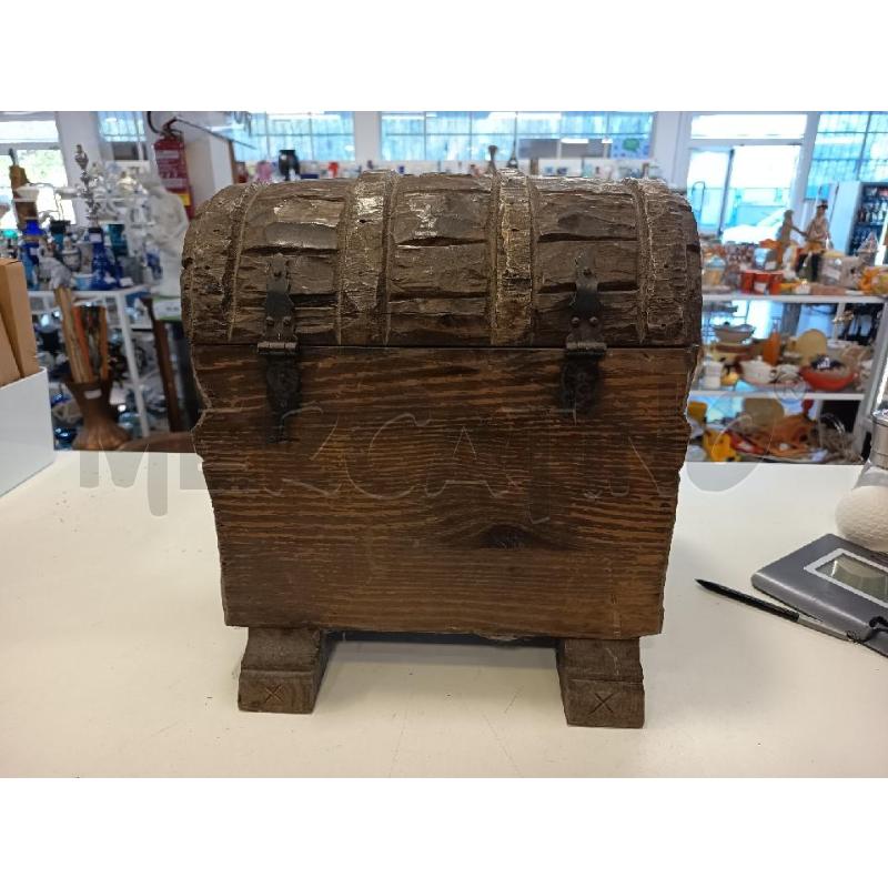 BAULETTO LEGNO BOTTE RILIEVI | Mercatino dell'Usato Roma rebibbia 3