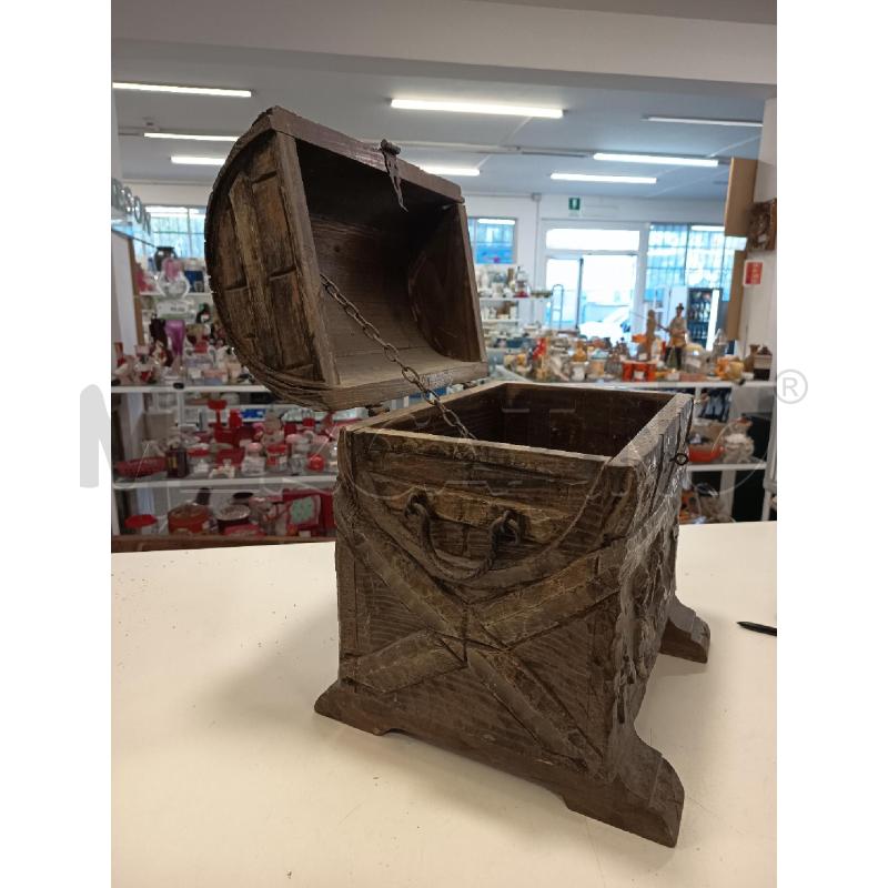 BAULETTO LEGNO BOTTE RILIEVI | Mercatino dell'Usato Roma rebibbia 4