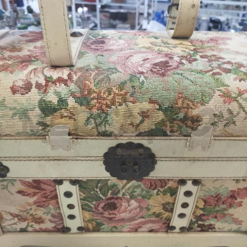 BAULETTO LEGNO CHIARO STOFFA FIORI COLORATI DA RIV | Mercatino dell'Usato Roma rebibbia 3
