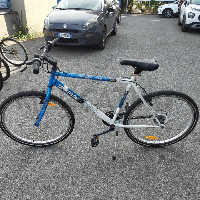 BICICLETTA BLU DECATHLON | Mercatino dell'Usato Roma rebibbia 1