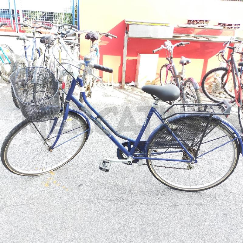 BICICLETTA GRAZIELLA BLU CON CESTINO | Mercatino dell'Usato Roma rebibbia 1