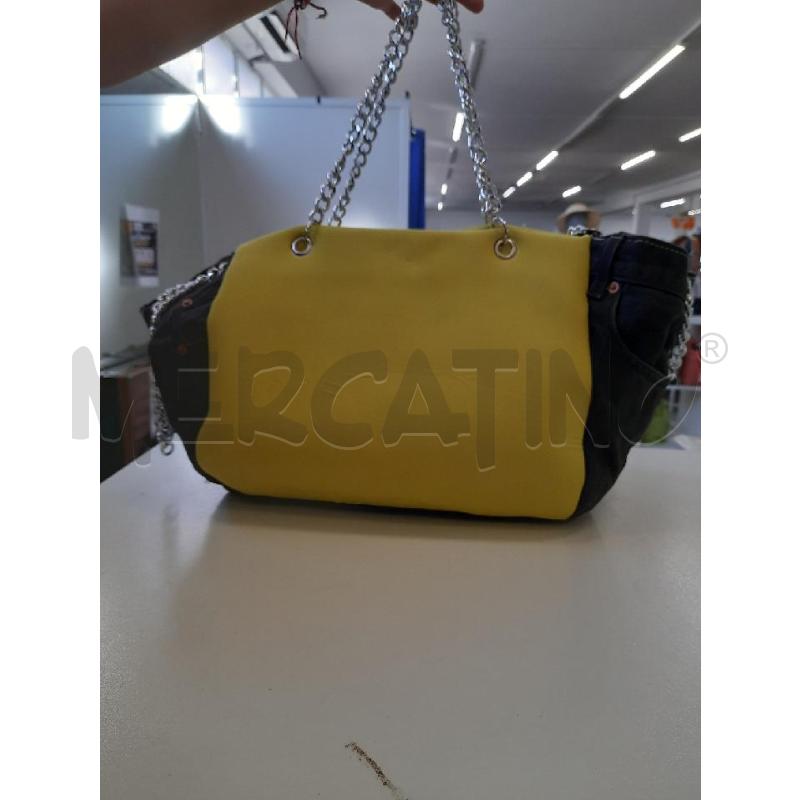 BORSA DONNA LEVIS GIALLA E JEANS SCURI CATENA | Mercatino dell'Usato Roma rebibbia 2