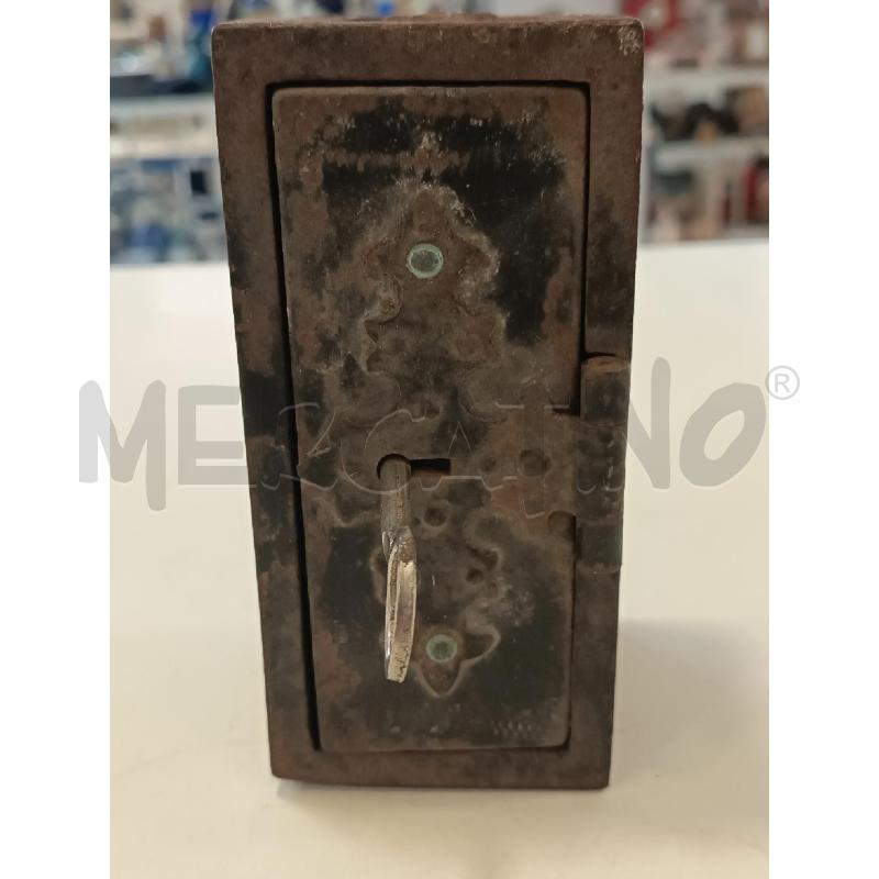 CASSETTA DI SICUREZZA VECCHIA FERRO CON CHIAVE | Mercatino dell'Usato Roma rebibbia 1