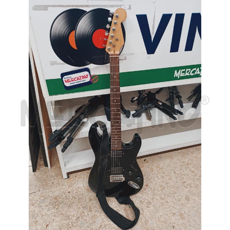 CHITARRA ELETTRICA NERA  | Mercatino dell'Usato Roma rebibbia 1