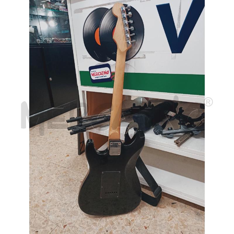 CHITARRA ELETTRICA NERA  | Mercatino dell'Usato Roma rebibbia 2