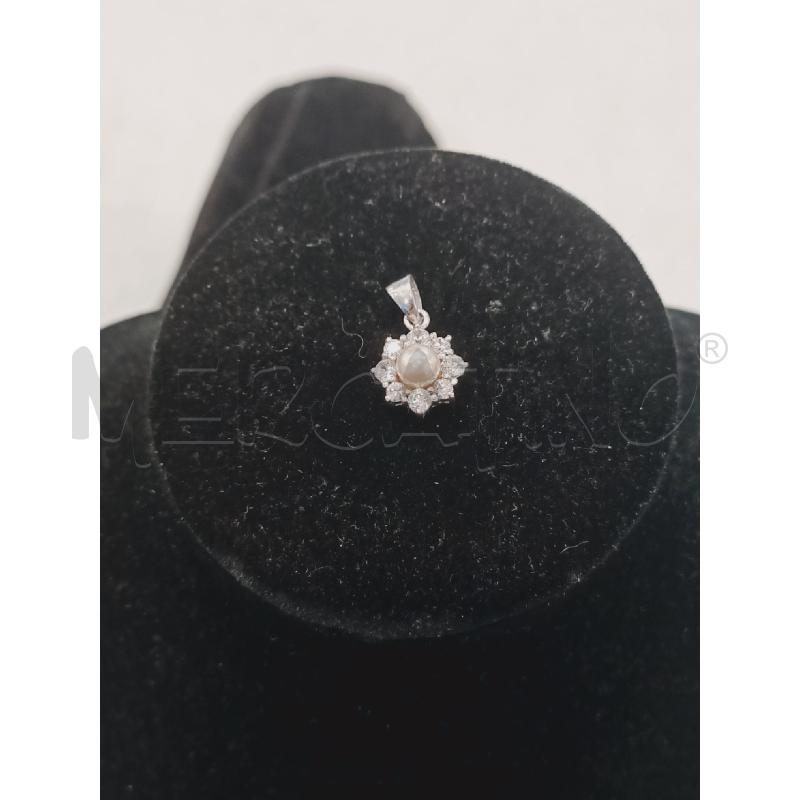 CIONDOLO ARG FIORE CENTRALE PERLA PETALI PREZIOSI | Mercatino dell'Usato Roma rebibbia 1