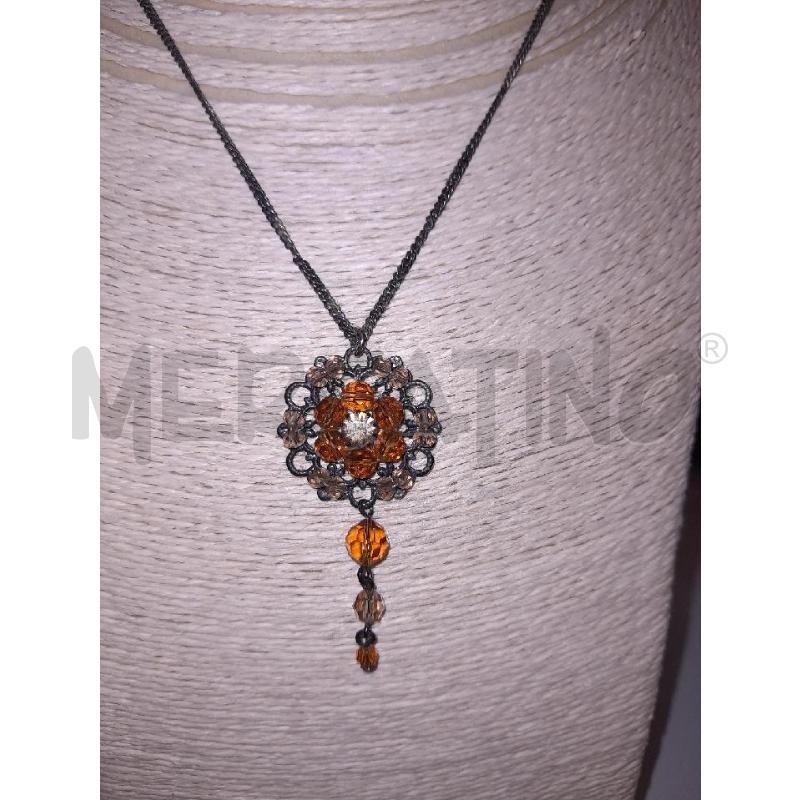 COLLANA ALESSANDRA AVALLONE PENDENTE FIORE STRASS MARRONE | Mercatino dell'Usato Roma rebibbia 2