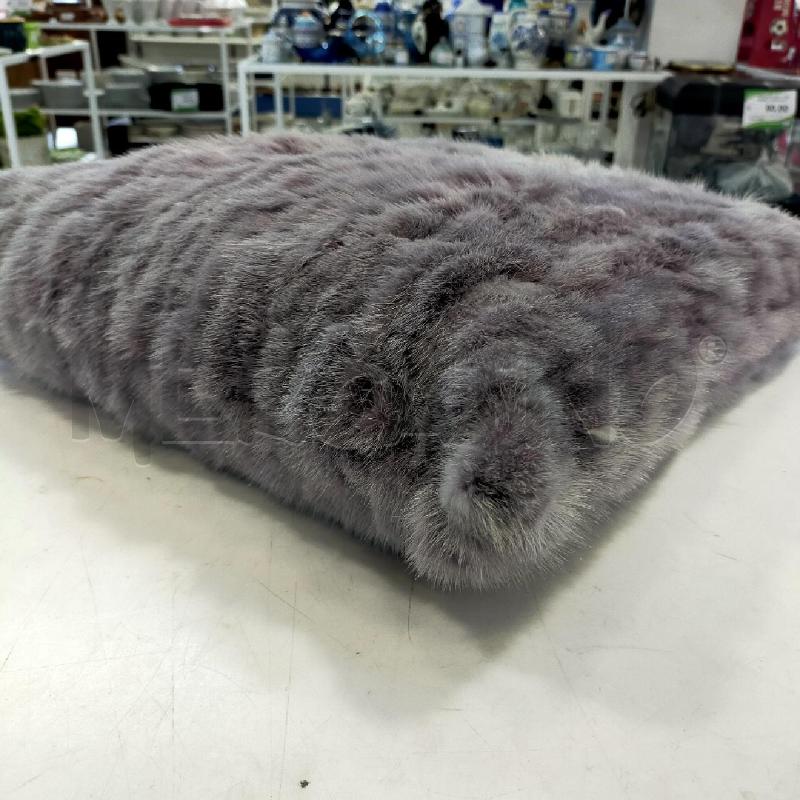 CUSCINO VIOLA VISONE  40X40 | Mercatino dell'Usato Roma rebibbia 3