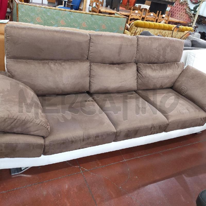 DIVANO 3 POSTI BIANCO/MARRONE+POUF POLTRONE/SOFA' | Mercatino dell'Usato Roma rebibbia 3