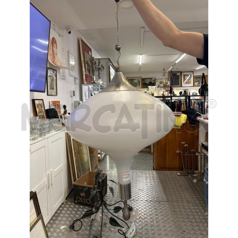 LAMPADARIO VETRO BIANCO INSERTI CROMO | Mercatino dell'Usato Roma rebibbia 1