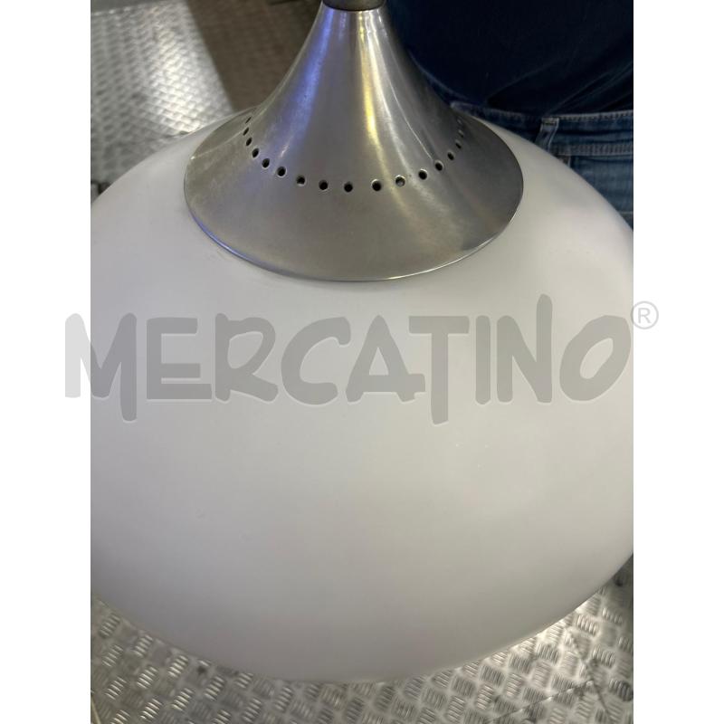 LAMPADARIO VETRO BIANCO INSERTI CROMO | Mercatino dell'Usato Roma rebibbia 2