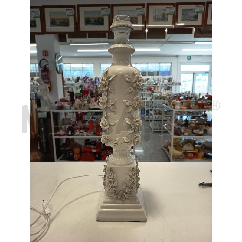 LAMPADA CERAM BASSANO FIORI RILIEVO BIANCA | Mercatino dell'Usato Roma rebibbia 1