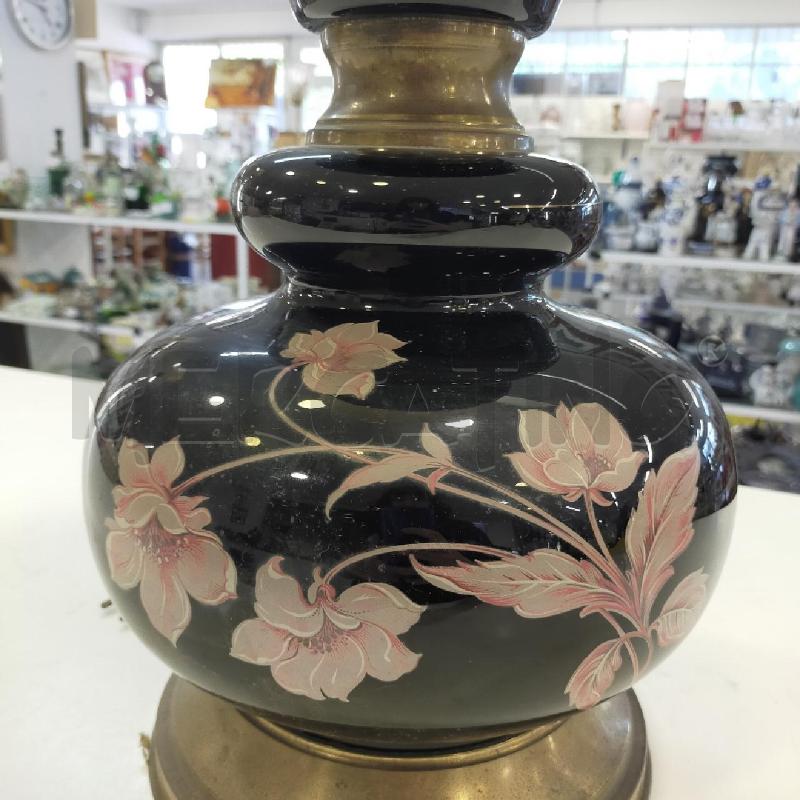 LAMPADA CERAM NERA FIORI ROSA | Mercatino dell'Usato Roma rebibbia 3