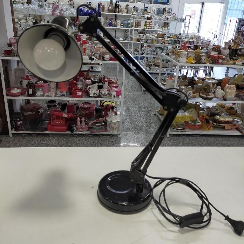 LAMPADA DA SCRIVANIA FERRO NERA | Mercatino dell'Usato Roma rebibbia 1