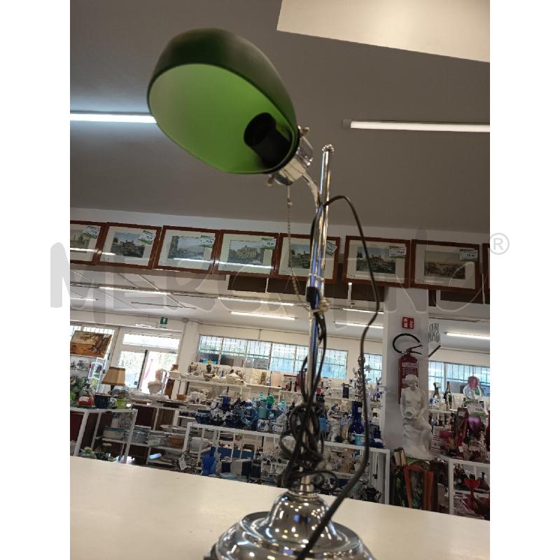 LAMPADA DA TAVOLO CROMO VETRO VERDE SATINATO | Mercatino dell'Usato Roma rebibbia 2