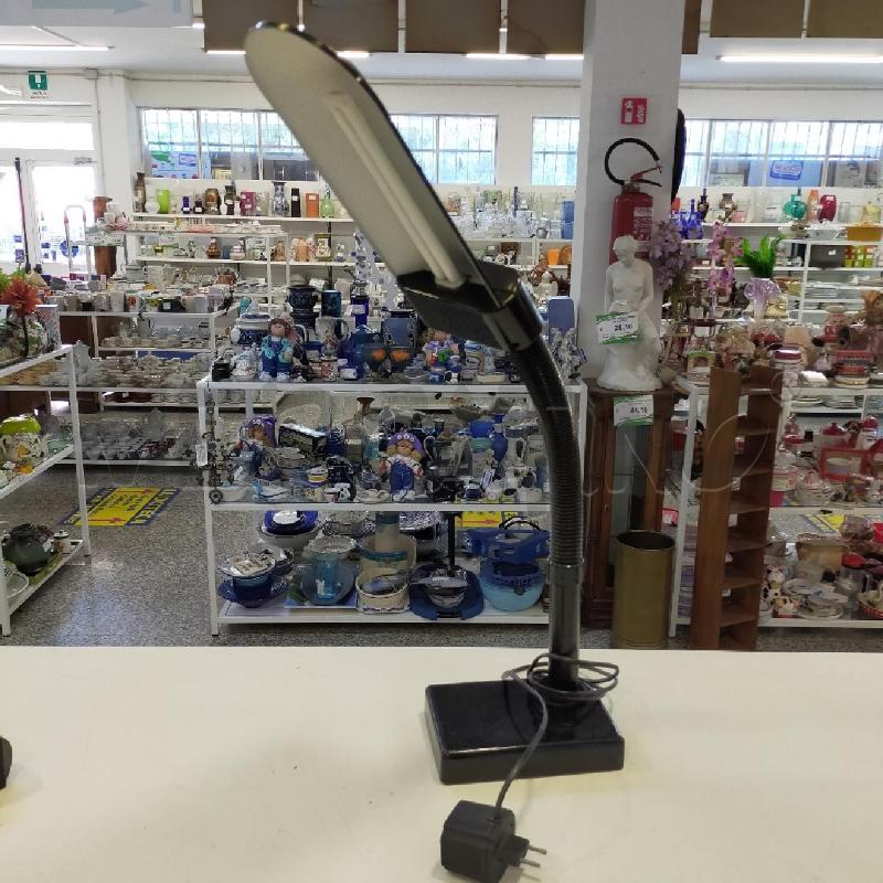 LAMPADA DA TAVOLO NERA FLESSIBILE | Mercatino dell'Usato Roma rebibbia 1