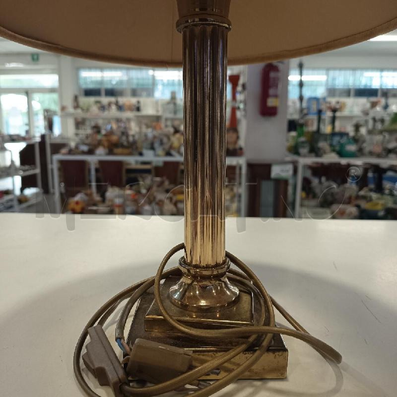 LAMPADA PICCOLA COLONNA DORATA C BEIGE | Mercatino dell'Usato Roma rebibbia 2