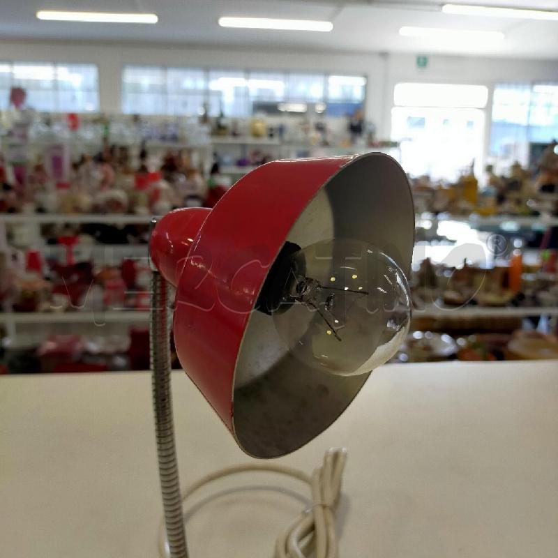 LAMPADA VINTAGE ROSSA METALLO | Mercatino dell'Usato Roma rebibbia 2