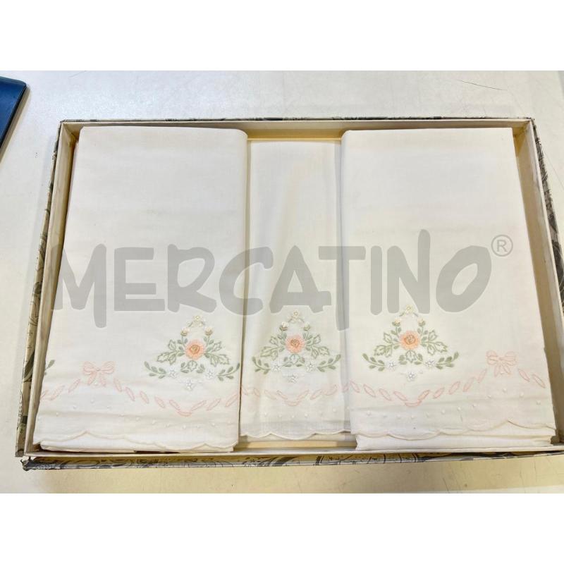 LENZUOLO MATRIMONIALE+2FEDERE RICAMO ROSA VERDE | Mercatino dell'Usato Roma rebibbia 1