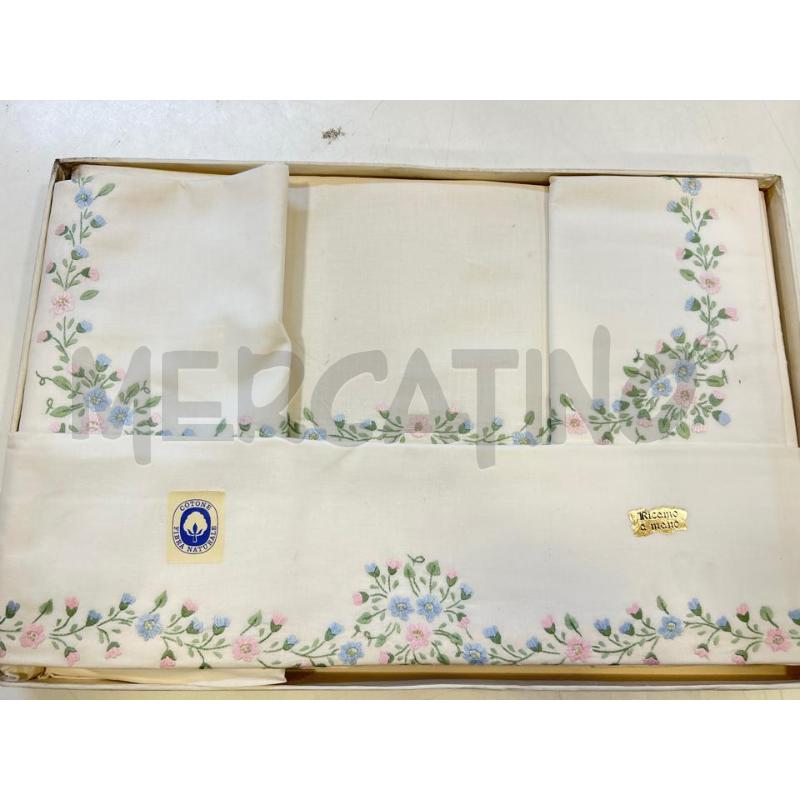 LENZUOLO MATRIMONIALE+FEDERE RICAMO ROSA AZZURRO | Mercatino dell'Usato Roma rebibbia 1