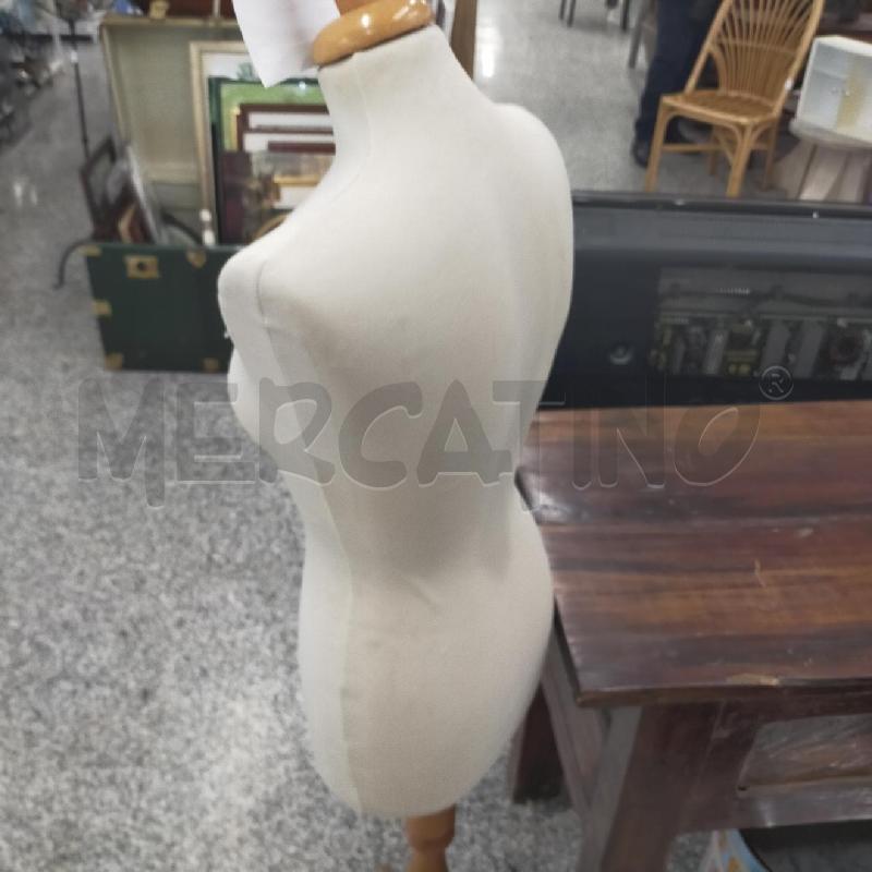 MANICHINO SARTORIALE LEGNO STOFFA BIANCA | Mercatino dell'Usato Roma rebibbia 2