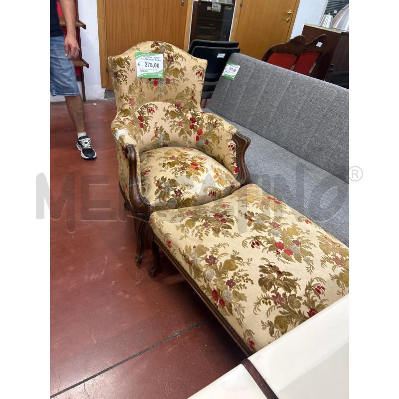 POLTRONA LEGNO TESS.FIORI+POUF DA RIV. | Mercatino dell'Usato Roma rebibbia 1