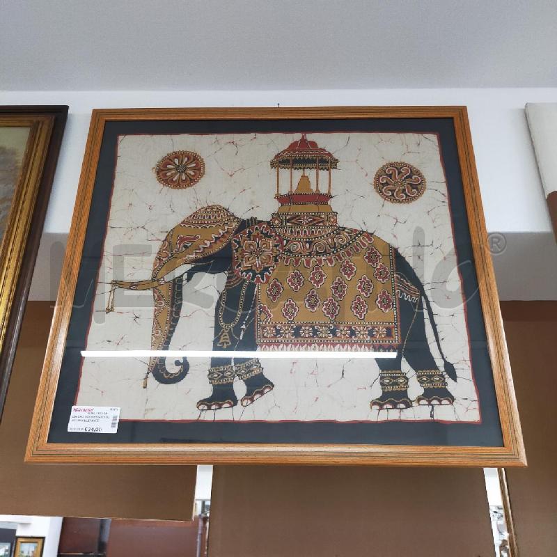 QUADRO INDONESIANO SU STOFFA ELEFANTE C LEGNO 69X63 | Mercatino dell'Usato Roma rebibbia 1