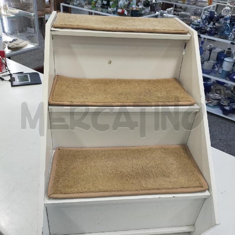 SCALETTA LEGNO BIANCO CON CUCCIA 3 GRADINI | Mercatino dell'Usato Roma rebibbia 2