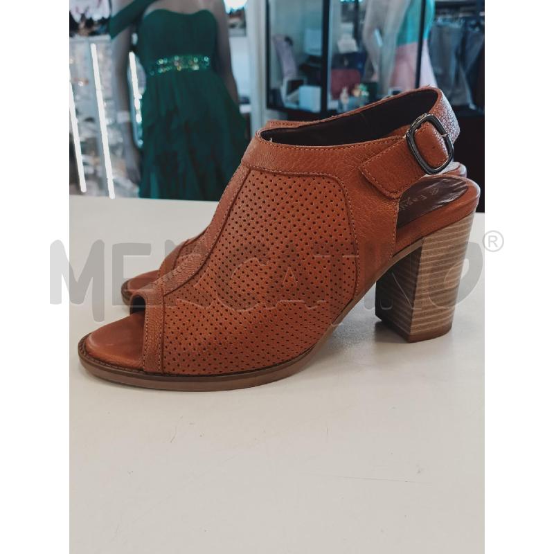 SCARPE DONNA EASY'NROSE MARRONE BUCCHERELLATO | Mercatino dell'Usato Roma rebibbia 2
