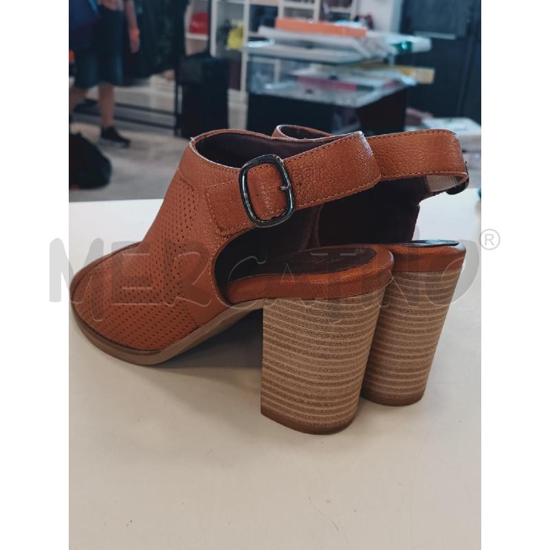 SCARPE DONNA EASY'NROSE MARRONE BUCCHERELLATO | Mercatino dell'Usato Roma rebibbia 4