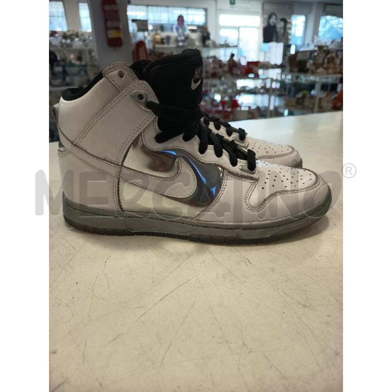SCARPE NIKE BIANCHE GRIGIO | Mercatino dell'Usato Roma rebibbia 1