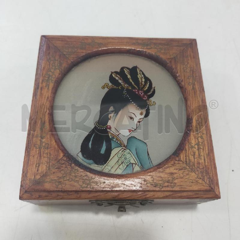 SCATOLA LEGNO ORIENTALE VETRO VOLTO DONNA | Mercatino dell'Usato Roma rebibbia 1