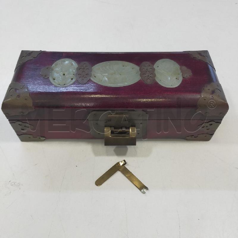 SCATOLA ORIENTALE LEGNO INSERTI PIETRA CHIARACON LUCCHETTO  | Mercatino dell'Usato Roma rebibbia 1
