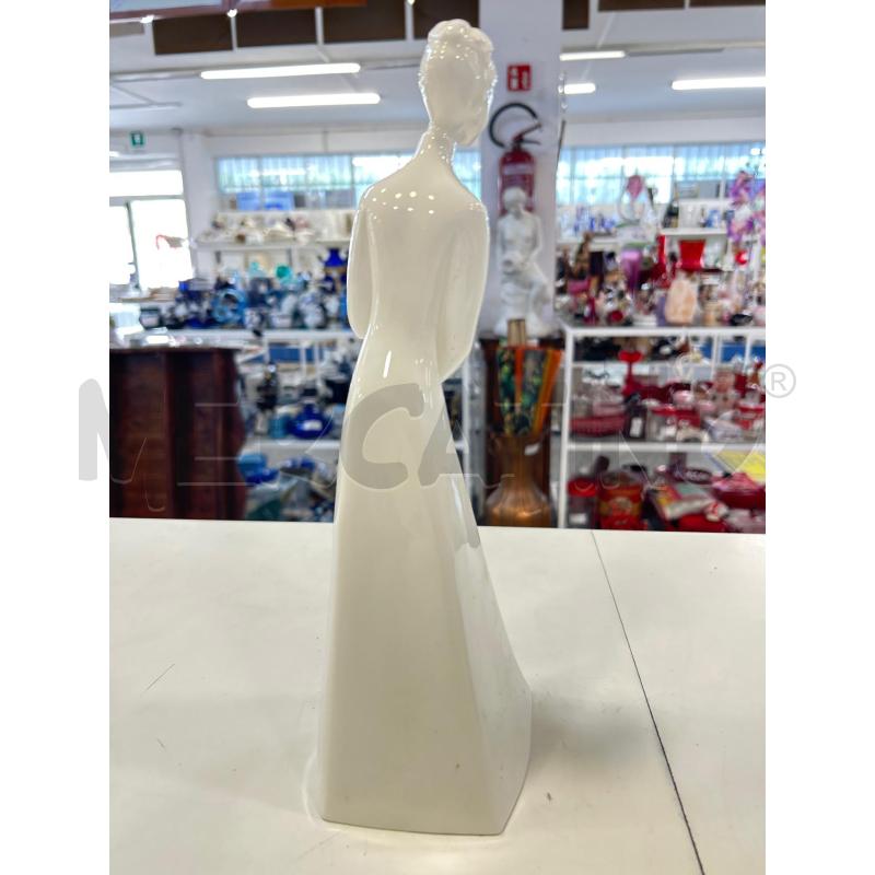 SCULTURA CERAM BIANCA ROYAL DOULTON DONNA | Mercatino dell'Usato Roma rebibbia 2