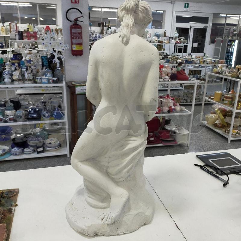 SCULTURA GESSO DONNA CON ANFORA | Mercatino dell'Usato Roma rebibbia 2