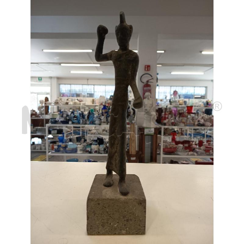 SCULTURA GHISA BASE PIETRA | Mercatino dell'Usato Roma rebibbia 1