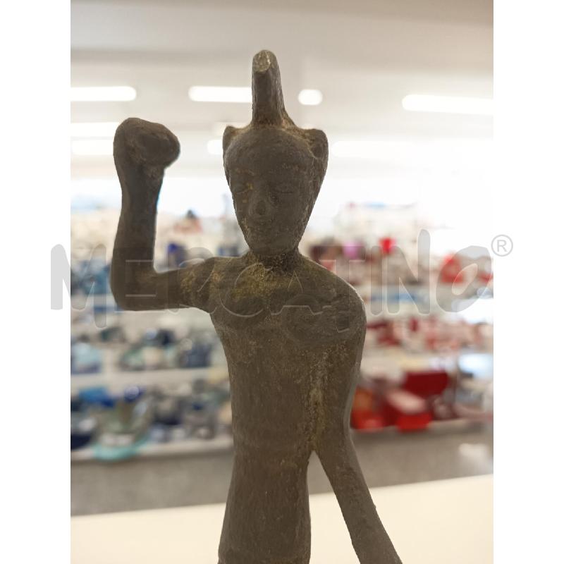 SCULTURA GHISA BASE PIETRA | Mercatino dell'Usato Roma rebibbia 2