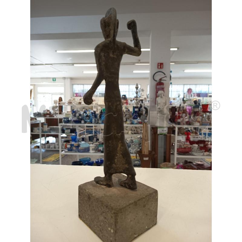 SCULTURA GHISA BASE PIETRA | Mercatino dell'Usato Roma rebibbia 4