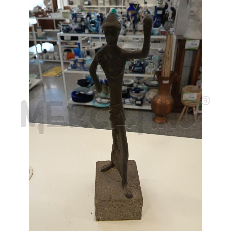 SCULTURA GHISA BASE PIETRA | Mercatino dell'Usato Roma rebibbia 1