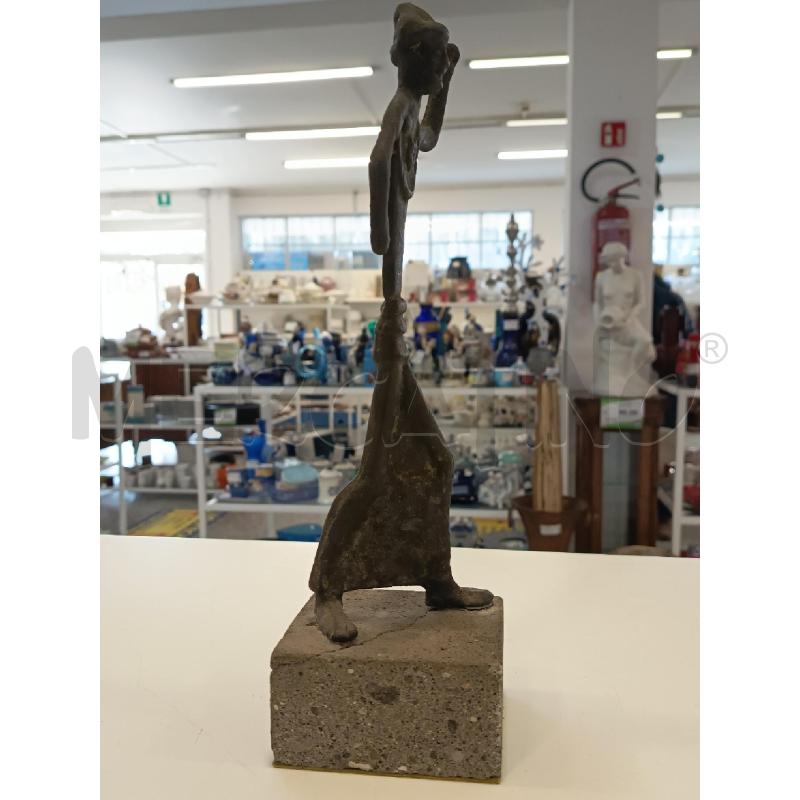 SCULTURA GHISA BASE PIETRA | Mercatino dell'Usato Roma rebibbia 3