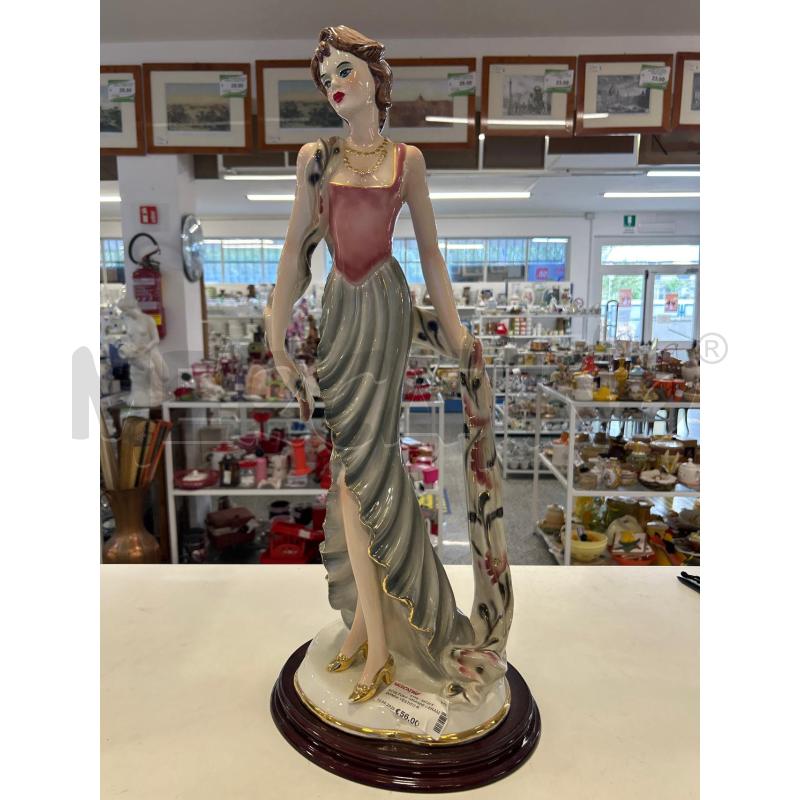 SCULTURA GRANDE CERAM DONNA VESTITO ROSA GRIGIO  | Mercatino dell'Usato Roma rebibbia 1