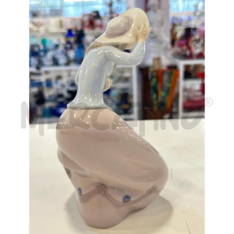 SCULTURA LLADRO DONNA CON FIORI  | Mercatino dell'Usato Roma rebibbia 2